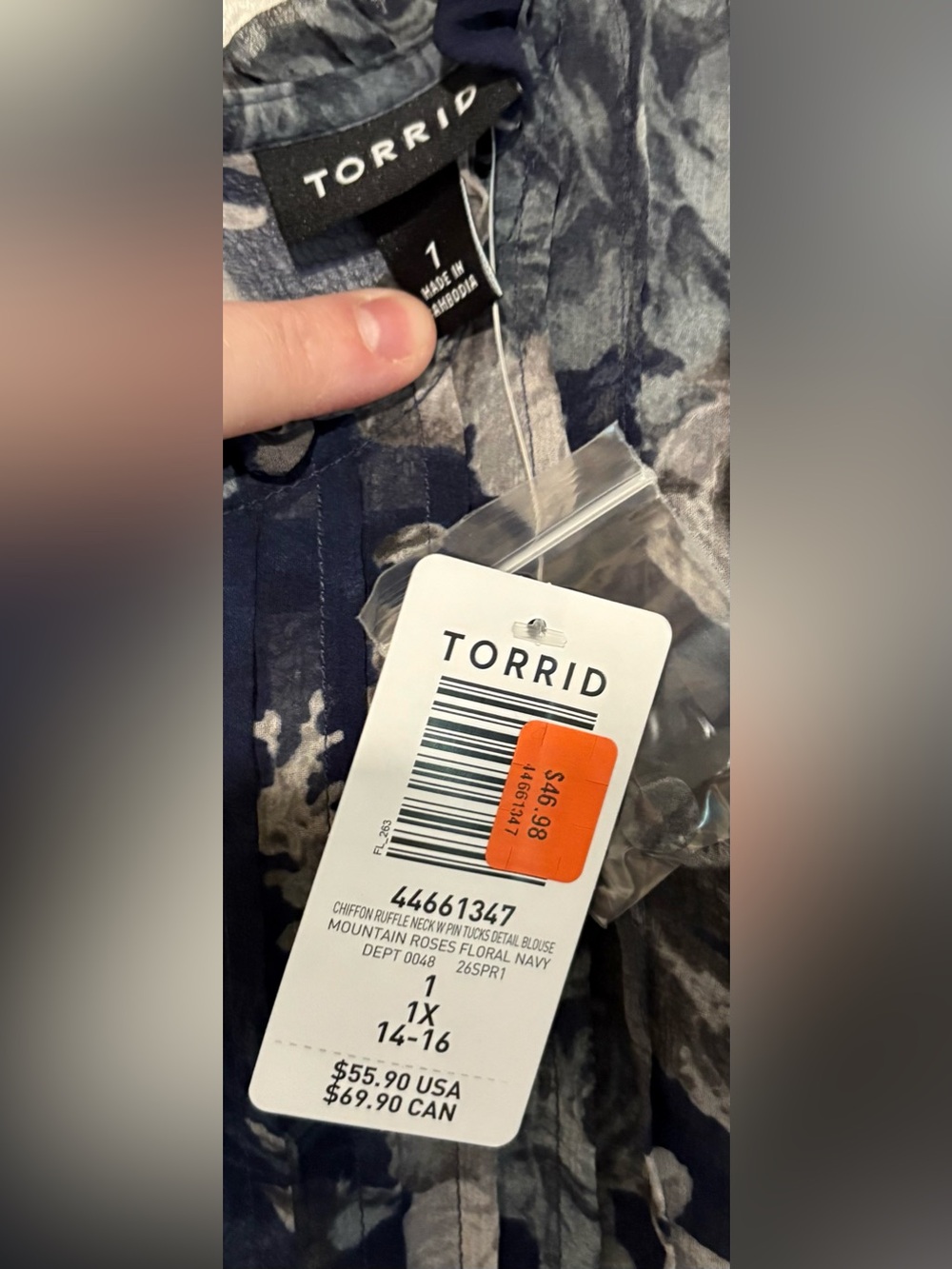 NWT Torrid 1X Chiffon Pintuck Blouse Mountain Roses Floral Navy Long Sleeve - Picture 2 of 3